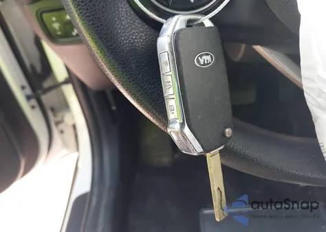 2020 Kia Soul S z USA, uszkodzony, nr VIN KNDJ23AU9L7005176